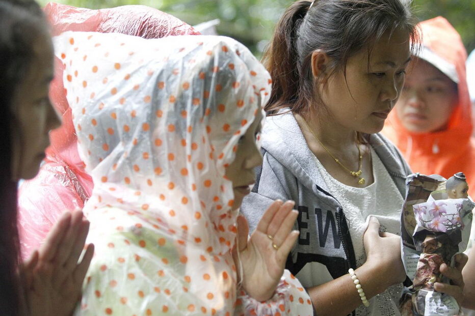 Equipa de futebol soterrada em caverna na Tailândia