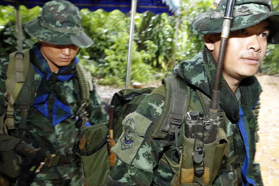 Equipa de futebol soterrada em caverna na Tailândia