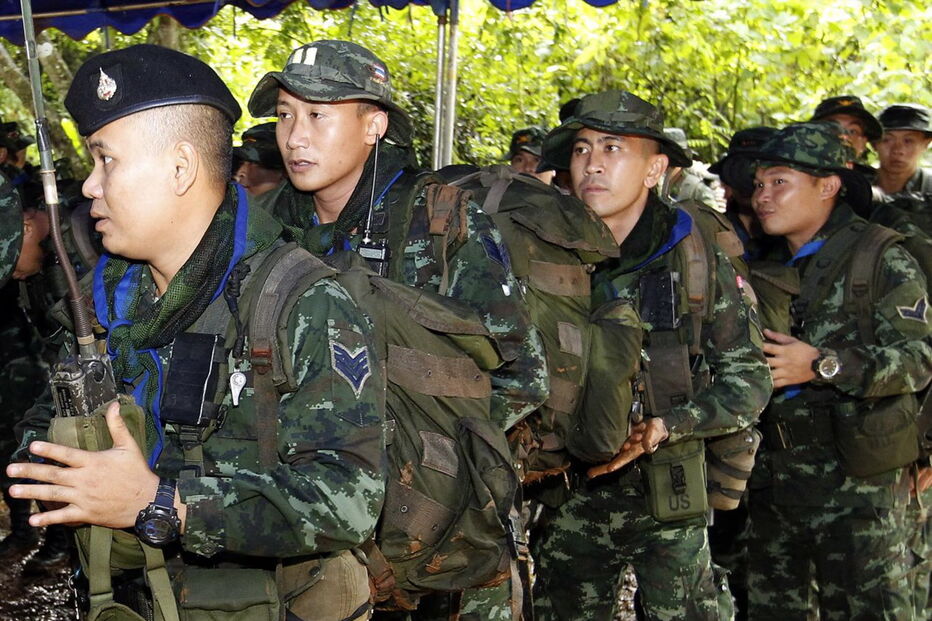 Equipa de futebol soterrada em caverna na Tailândia