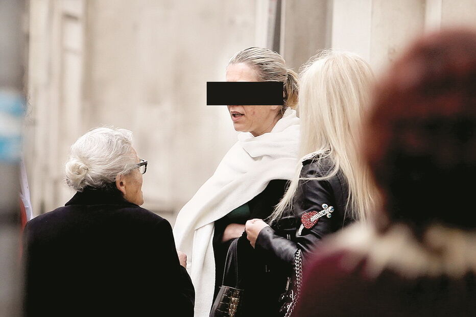 Arguida confessou perante o coletivo de juízes no Tribunal de Coimbra ter-se apropriado de verbas das contas dos clientes e foi punida com seis anos e meio     