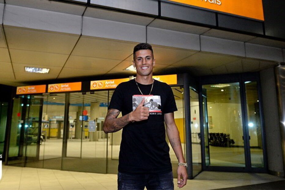 João Cancelo na chegada a Turim