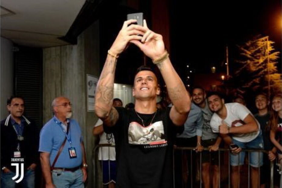 João Cancelo na chegada a Turim