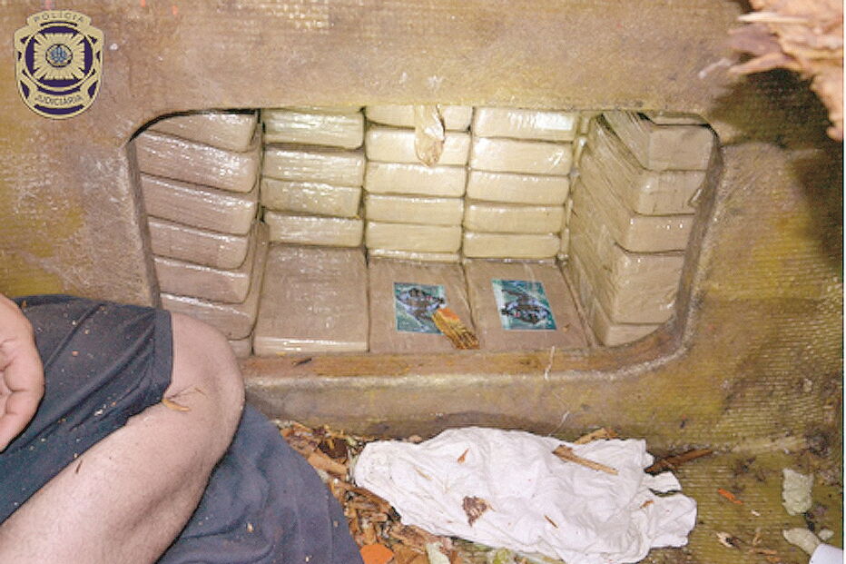 Fardos de cocaína estavam ocultos debaixo dos tanques de combustível da embarcação