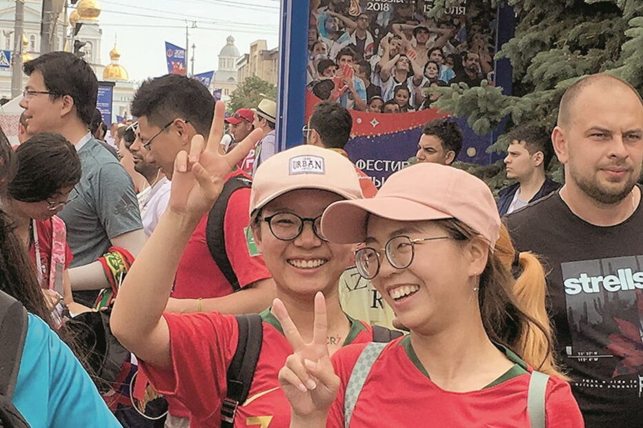 Adeptos de todo o mundo torcem por Portugal durante Mundial