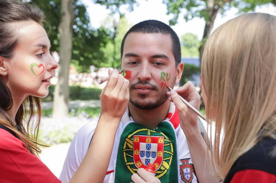 Adeptos torcem por Portugal durante Mundial	