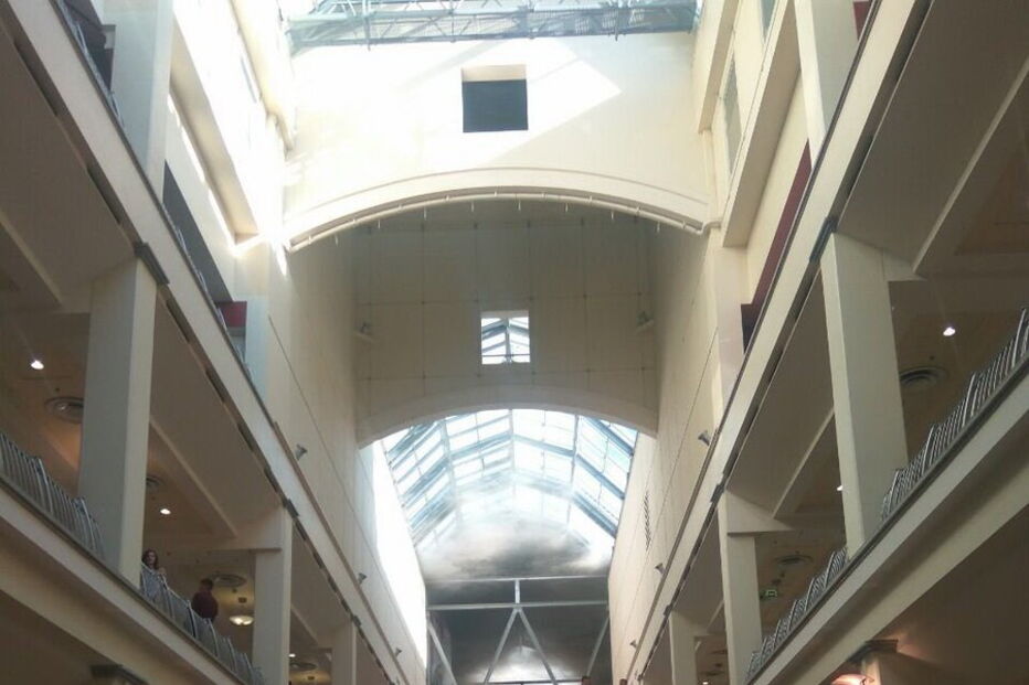 Incêndio em centro comercial em Moscovo