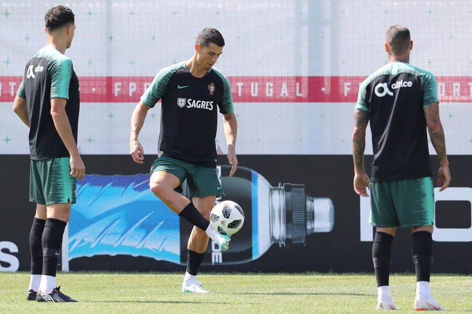 Cristiano Ronaldo super concentrado no treino