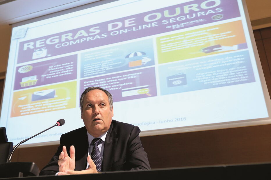 Carlos Cabreiro estima que o ano de 2018 feche com 1340 inquéritos por burlas feitas através dos dispositivos móveis