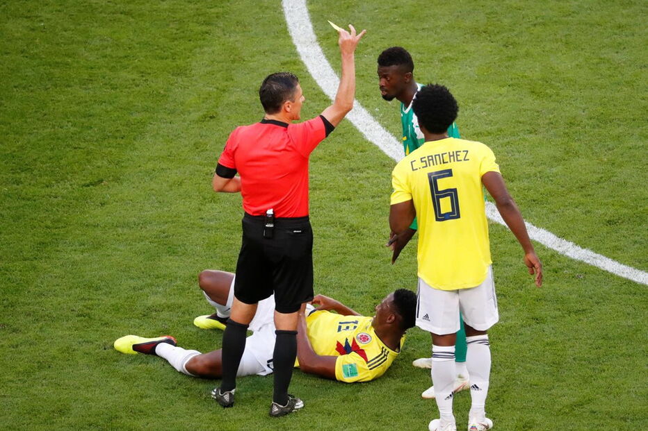 Niang, do Senegal viu amarelo no jogo contra a Colômbia