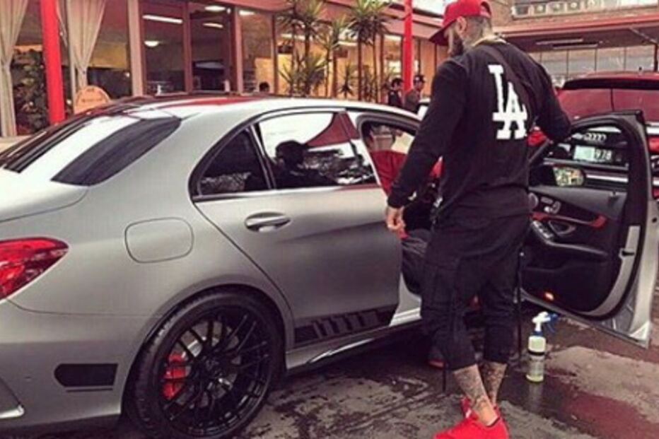 Soldado exibe vida luxuosa e tatuagens proibidas no Instagram