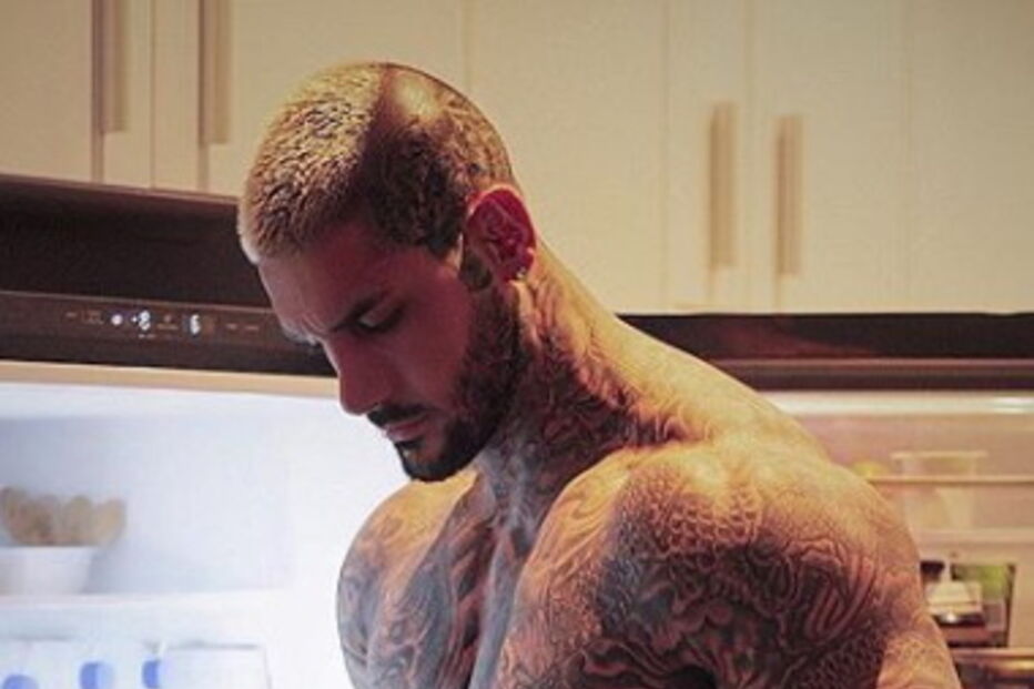 Soldado exibe vida luxuosa e tatuagens proibidas no Instagram