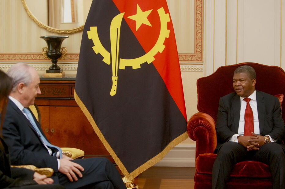 O líder social-democrata foi recebido ontem, em Luanda, pelo presidente angolano, João Lourenço    