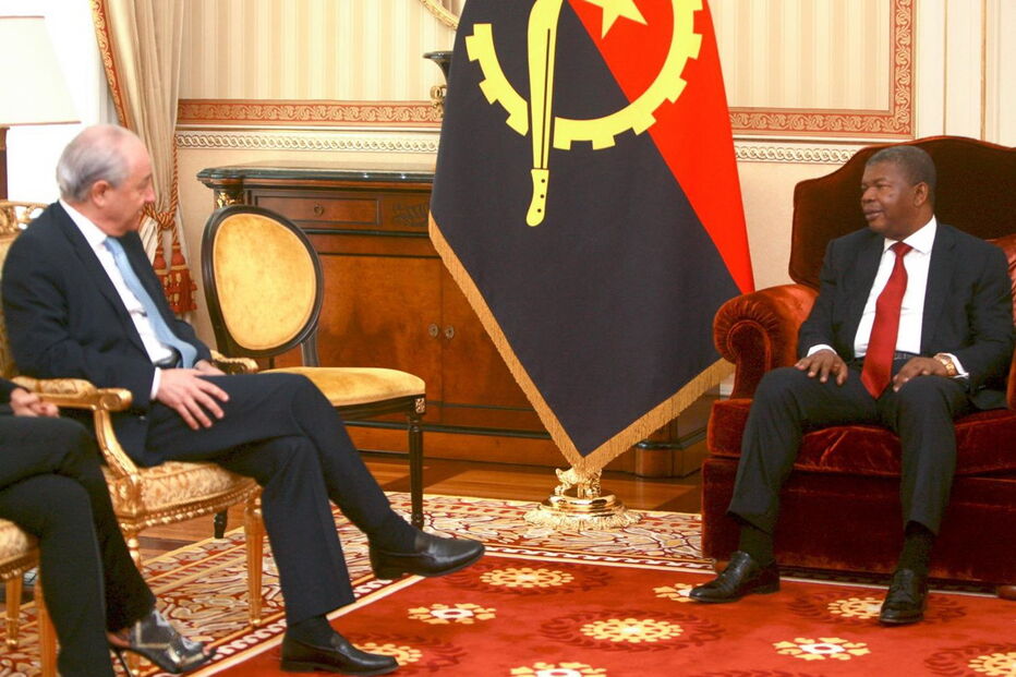O líder social-democrata foi recebido ontem, em Luanda, pelo presidente angolano, João Lourenço    