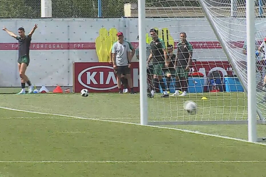 Ronaldo marca golo 'imposível no treino da Seleção