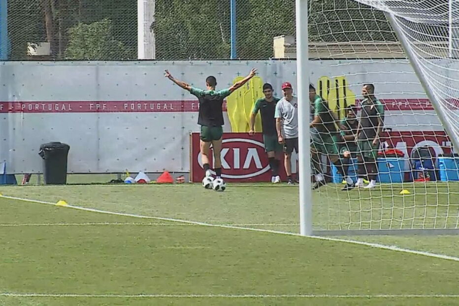 Ronaldo marca golo 'imposível no treino da Seleção