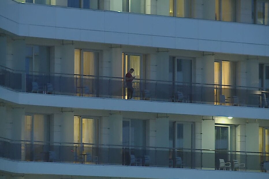 Ronaldo em momento de descontração na varanda do hotel em Sochi