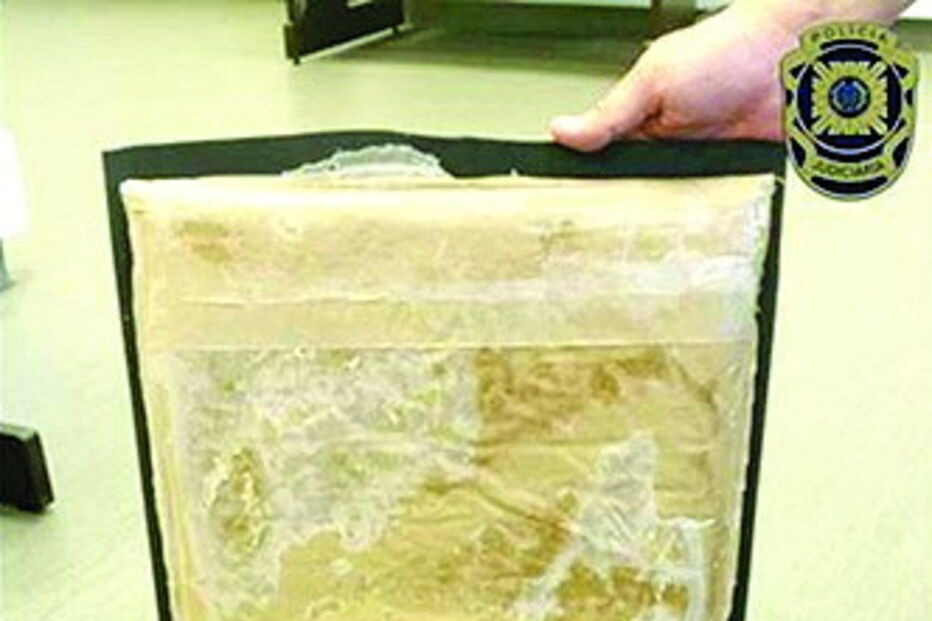 Droga estava na estrutura da mala 