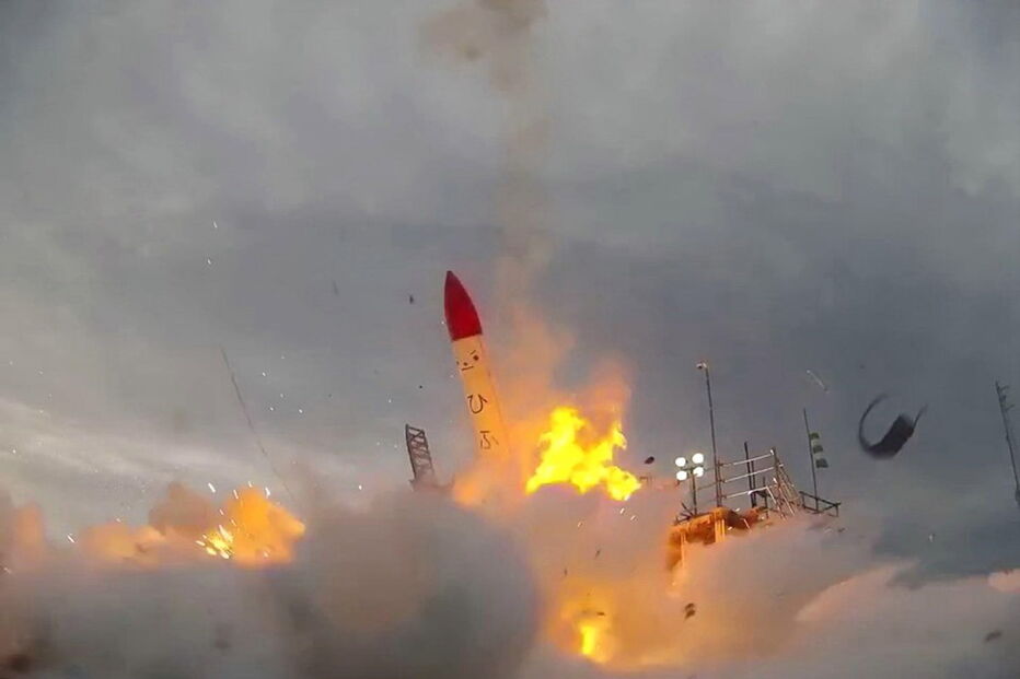 Foguetão japonês explode segundos após descolar