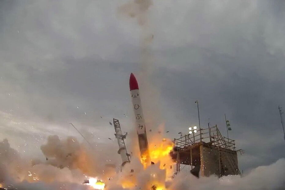 Foguetão japonês explode segundos após descolar