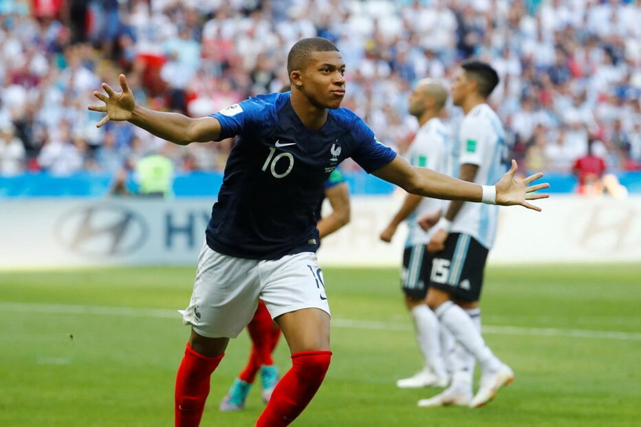Mbappé, da França, celebra golo marcado à Argentina