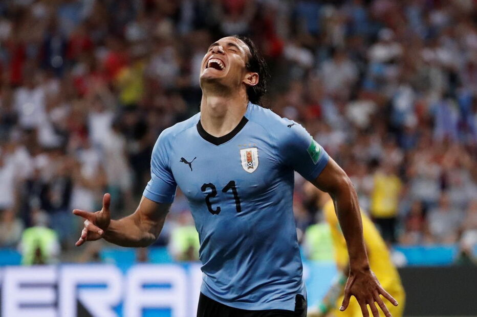Cavani celebra golo marcado a Portugal