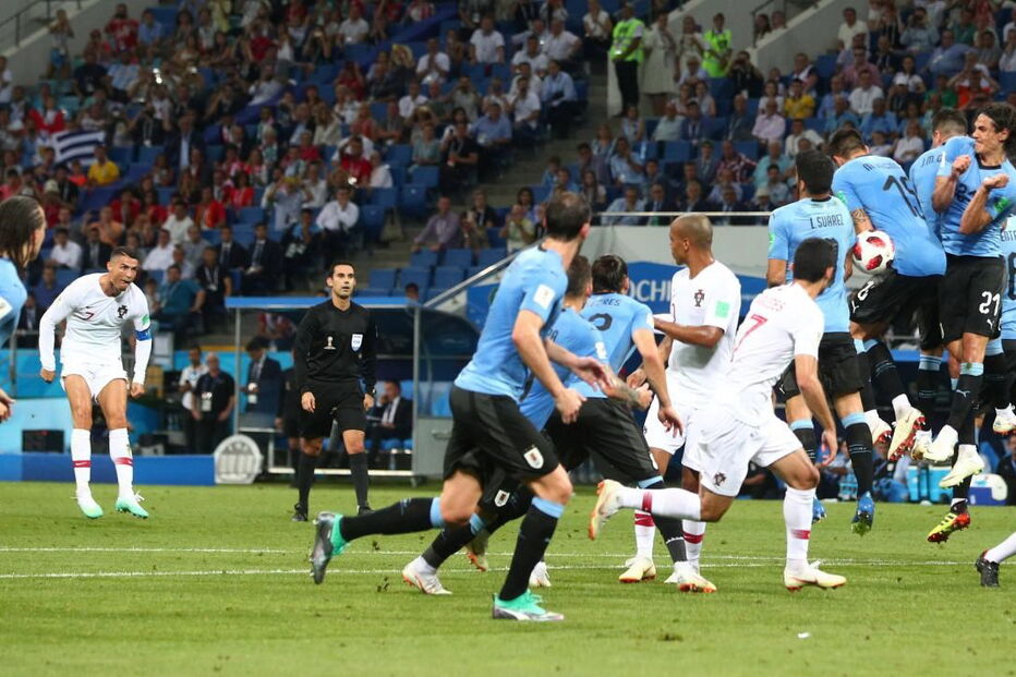 Ronaldo remata de livre direto