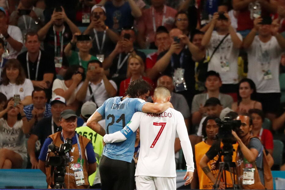 Ronaldo ampara Cavani lesionado