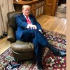 Trump 'compra' nova polémica ao tirar fotografia na poltrona de Churchill