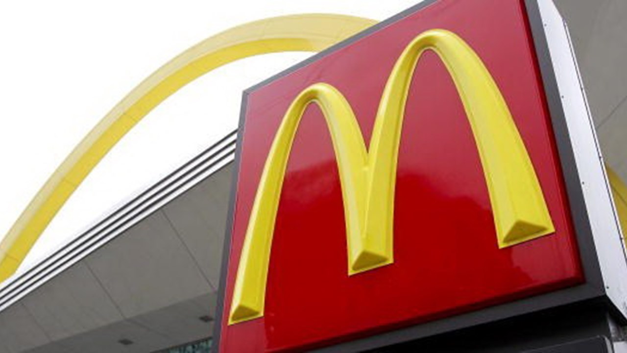 McDonald's vai encerrar restaurantes no Reino Unido no dia do funeral da  Rainha - Mundo - Correio da Manhã