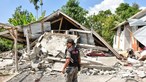 Centenas de desaparecidos e 16 mortos após um sismo na Indonésia