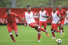 Eduardo e João Novais, dois dos reforços da equipa do Sp. Braga, no treino de ontem