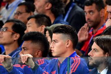 James Rodríguez assistiu da bancada ao jogo Inglaterra-Colômbia