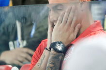 James Rodríguez assistiu da bancada ao jogo Inglaterra-Colômbia