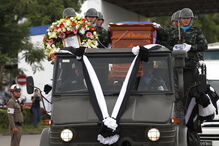 As imagens da despedida do mergulhador