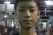 Sompong Jaiwong, de 13 anos, é conhecido como Pong e jogo a meio-campo