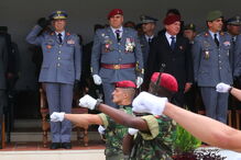 O chefe de Estado-Maior do Exército, Rovisco Duarte, e o coronel Pipa Amorim