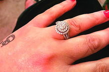 Elma Aveiro apresenta anel de ‘noivado’