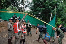 Resgate de crianças e treinador da gruta na Tailândia já começou