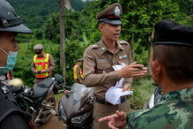 Os rostos da dedicação e esperança na Tailândia 