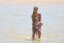 Patrocínio divertida com as filhas no Algarve