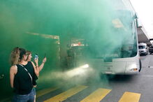 Sporting recebido em festa pelos adeptos na chegada à Suíça