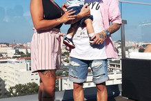Fanny Rodrigues e a família durante a apresentação do seu livro
