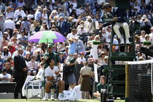 Djokovic discute árbitro português Carlos Ramos em Wimbledon