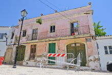 Casa em risco de ruir em Paderne