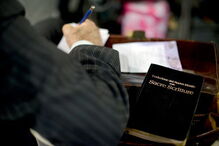 Jeovás obrigados a cumprir lei de proteção de dados durante pregação porta a porta