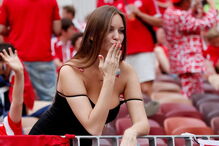 Adeptas deslumbram nas bancadas do Mundial