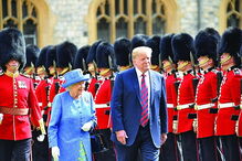 Trump foi recebido por Theresa May e a rainha Isabel II em Inglaterra