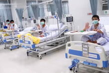 Jovens que estiveram presos em gruta na Tailândia estão hospitalizados