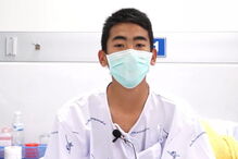 Jovens que estiveram presos em gruta na Tailândia estão hospitalizados