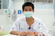 Jovens que estiveram presos em gruta na Tailândia estão hospitalizados